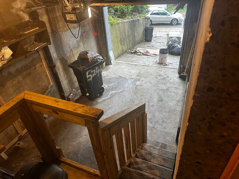 Garage - 5246 Beelermont Pl