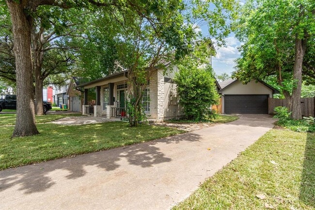 Building Photo - 2207 Shoalmont Dr