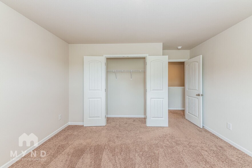 Building Photo - 279 Royal Mdw Dr