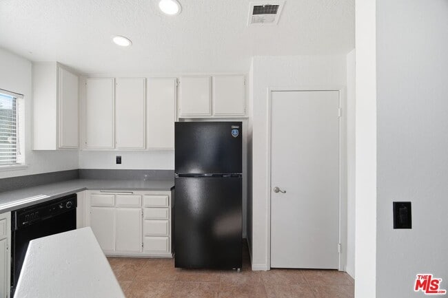 Building Photo - 77 Willowcrest Ln