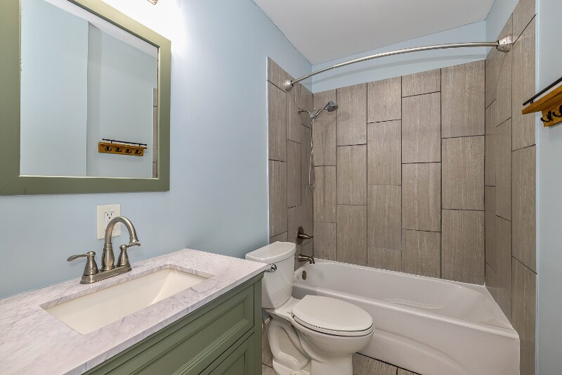 Building Photo - 977 Woodruff Pl E Dr