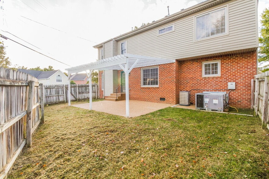 Building Photo - 6537 Arvington Way