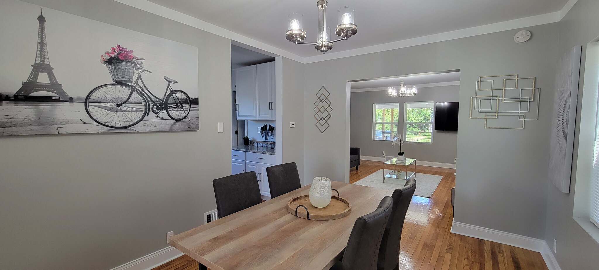 Dng Rm 1 - Fully Furnished - 708 Vermont St