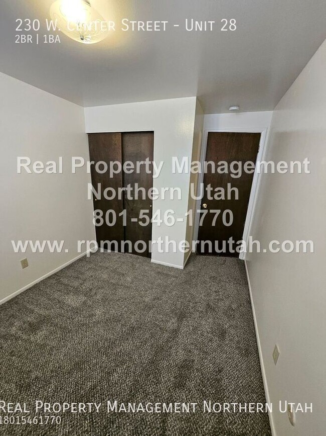 Building Photo - 2 Bedroom 1 Bath Bountiful Apartment Now A...