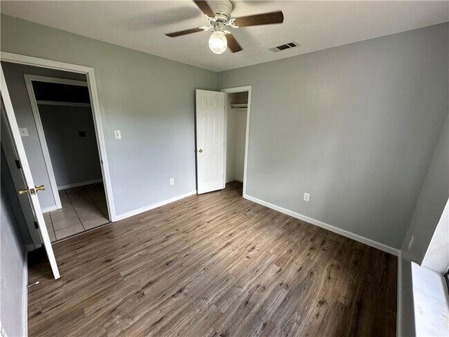 Building Photo - 3903 Juno Dr