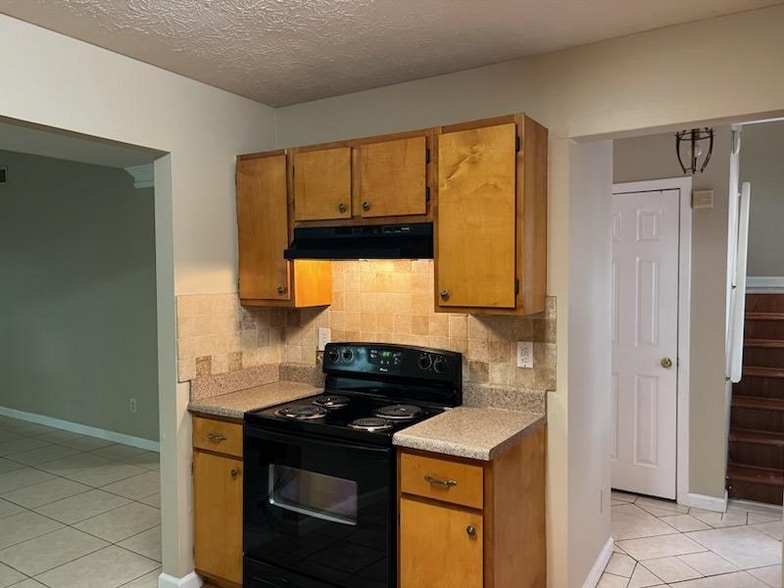 Building Photo - 3010 Majestic Park Ct