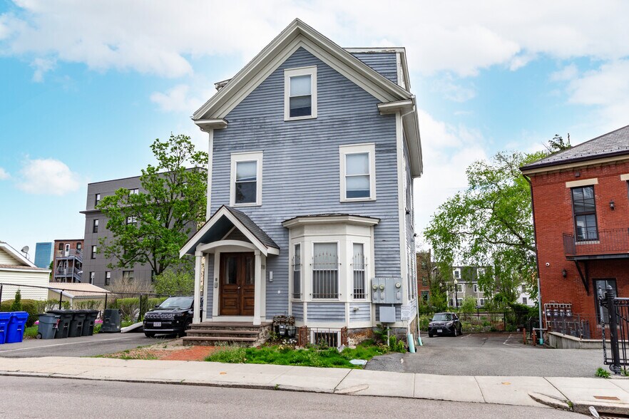 Building Photo - 78 Forest St