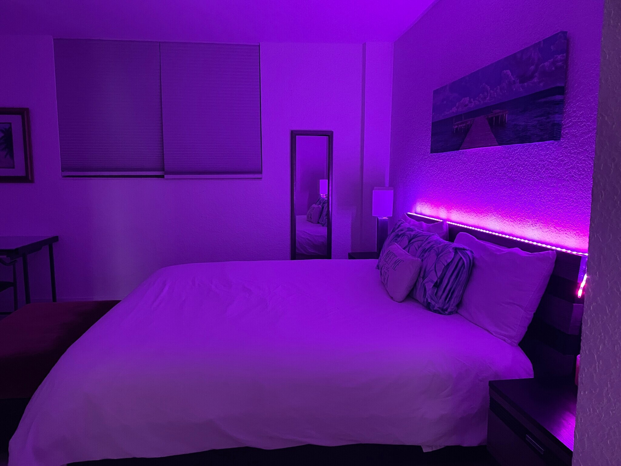 King sized bed - 4001 S Ocean Dr