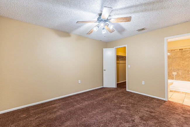 Building Photo - 14719 Highland Peak