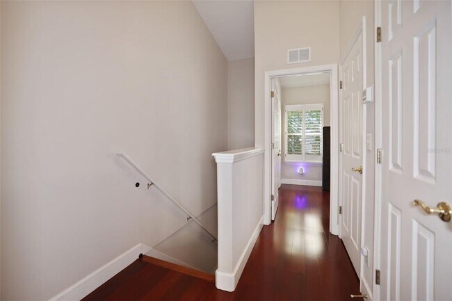 Building Photo - 632 Charles Ct S