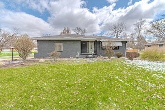 Building Photo - 9135 Vista Dr