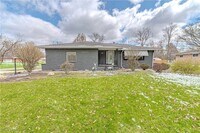 Building Photo - 9135 Vista Dr