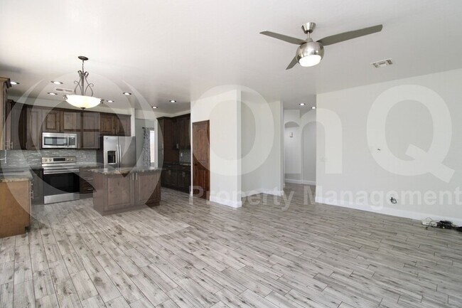 Building Photo - 563 E Krista Way