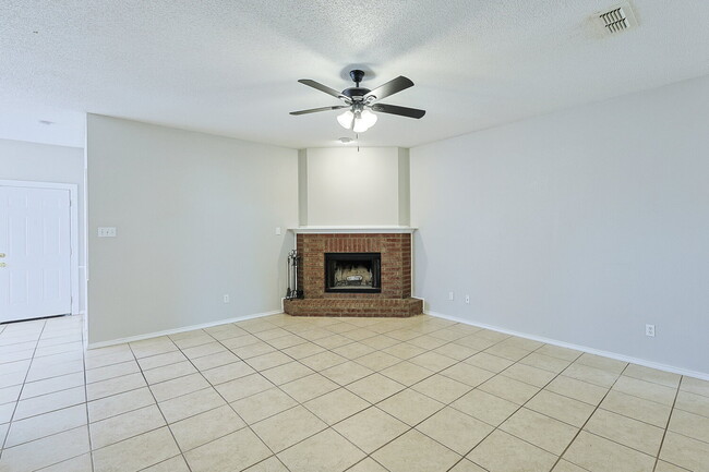 Building Photo - "Spacious 3-Bedroom Haven with 2 Full Baths – 1,592 Sq Ft with Lawn Care Included!"