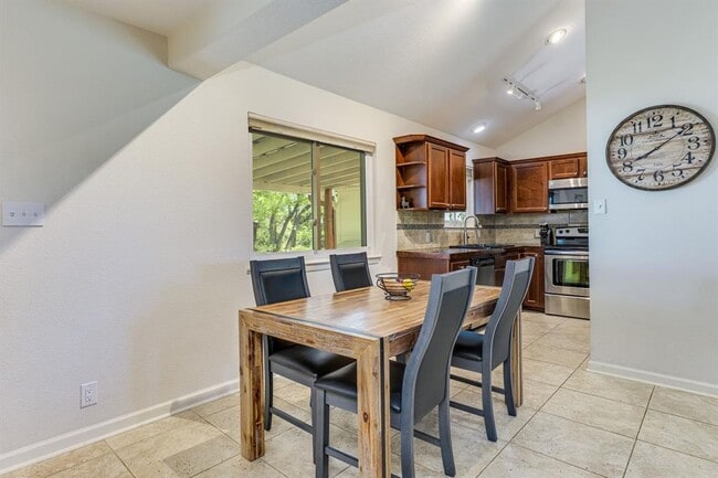 Building Photo - 418 Grand Prairie Cir
