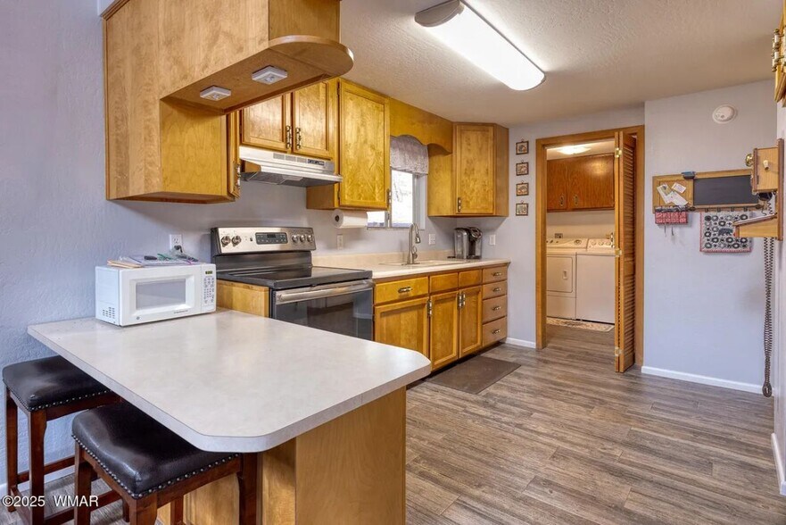 Building Photo - 6373 Manzanita Dr