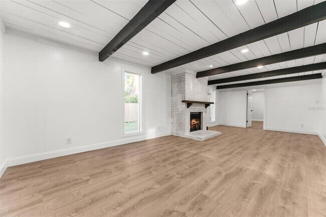 Building Photo - 2203 Nottingham Rd