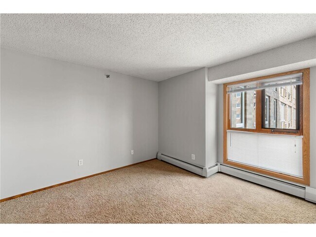 Building Photo - 433 S 7th St