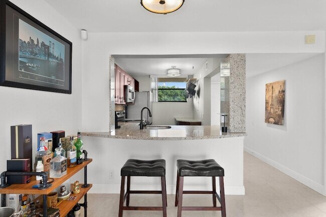 Building Photo - 111 Lake Emerald Dr