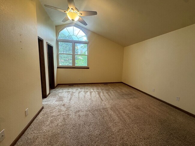 Building Photo - 4720 Oz Ct