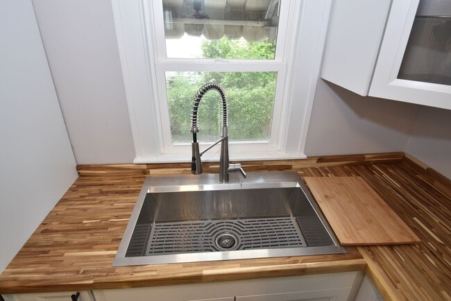 Building Photo - Near Notre Dame  2 Story 3 bedroom with 2 car garage