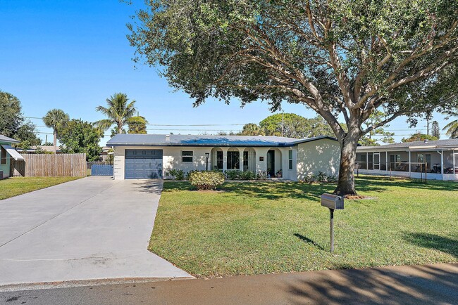 Building Photo - 306 SW Winnachee Dr