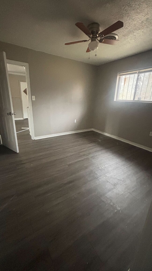 Building Photo - 147 Strafford St