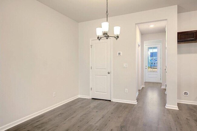 Building Photo - 121 Marigny St