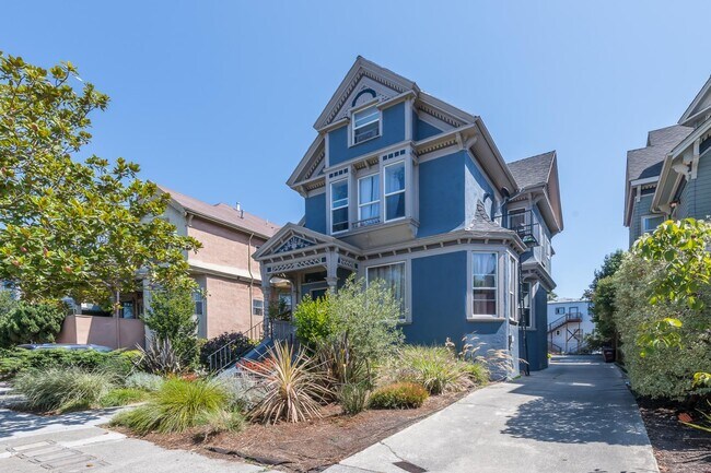 Building Photo - 1440 Linden St