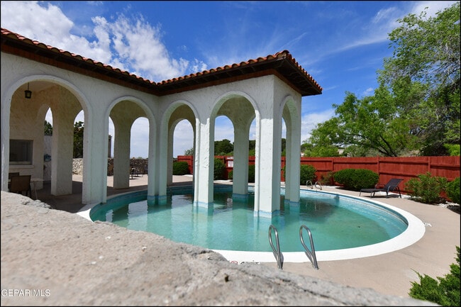 Building Photo - 6201 Escondido Dr