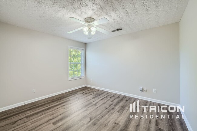 Building Photo - 733 Winbrook Dr