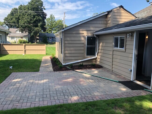 Building Photo - 115 Grant St