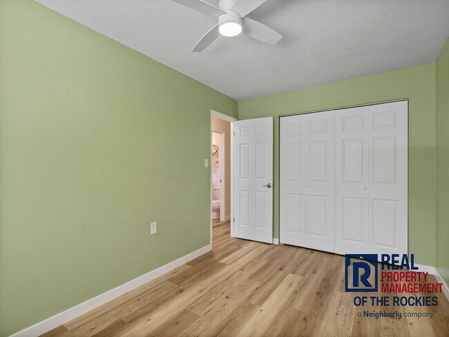 Building Photo - Charming 2 Bed, 1 Bath Condo in Prime Location!