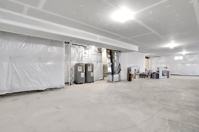 Building Photo - 204 Station Terrace W