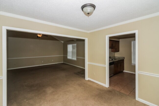 Building Photo - 4365 Ross Rd