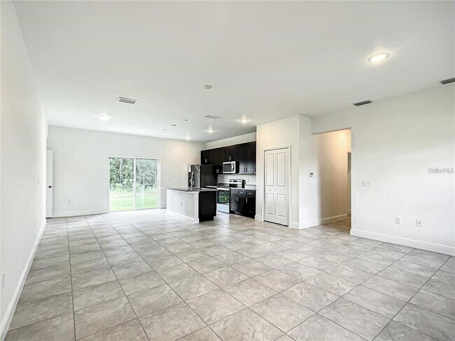 Building Photo - 406 Marion Oaks Trail