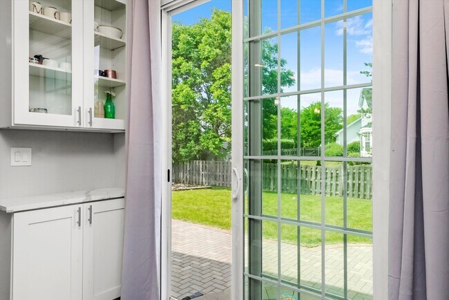 Building Photo - 2227 Avalon Ct S