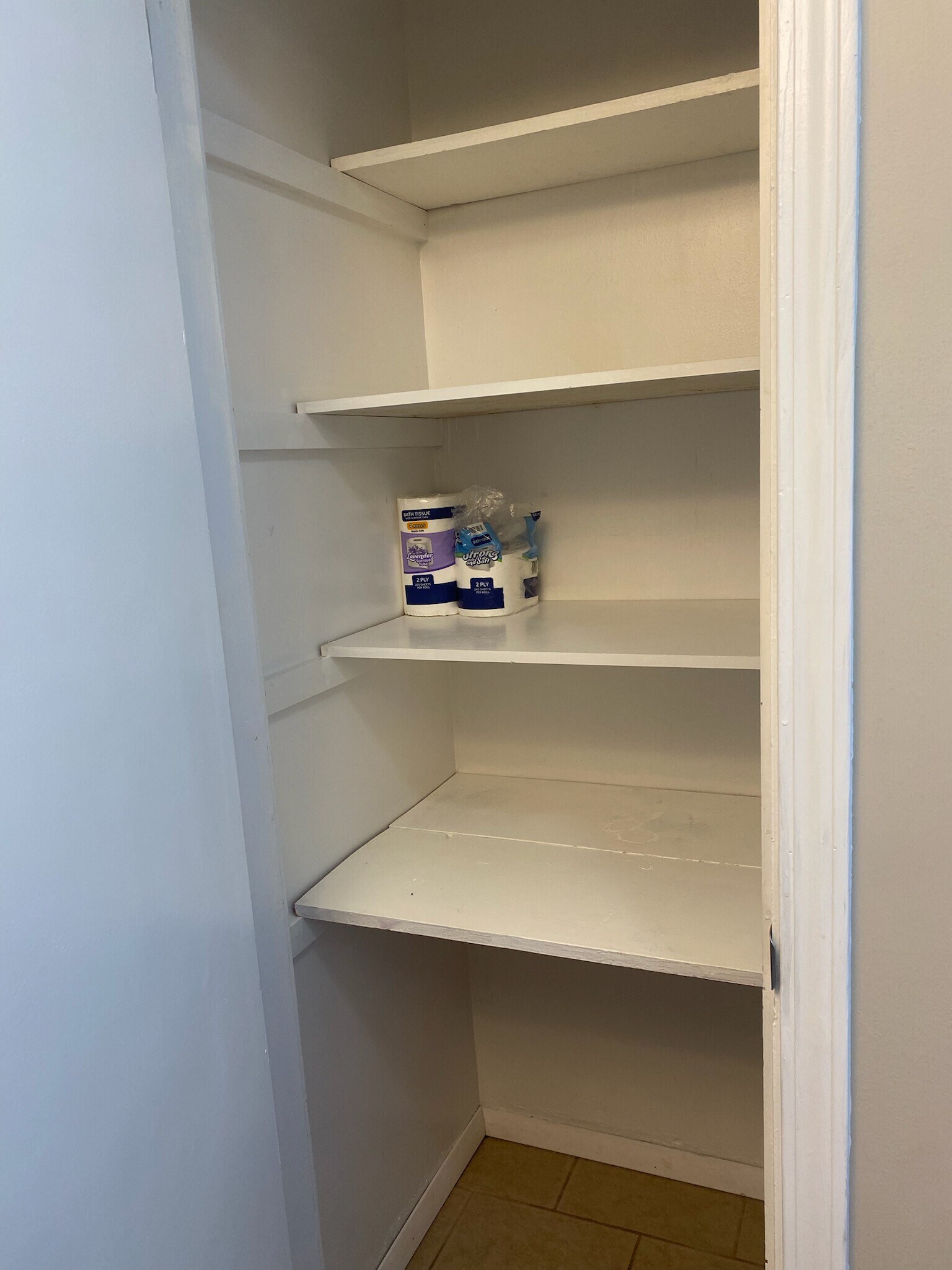 Building Photo - 319 Pleasant St