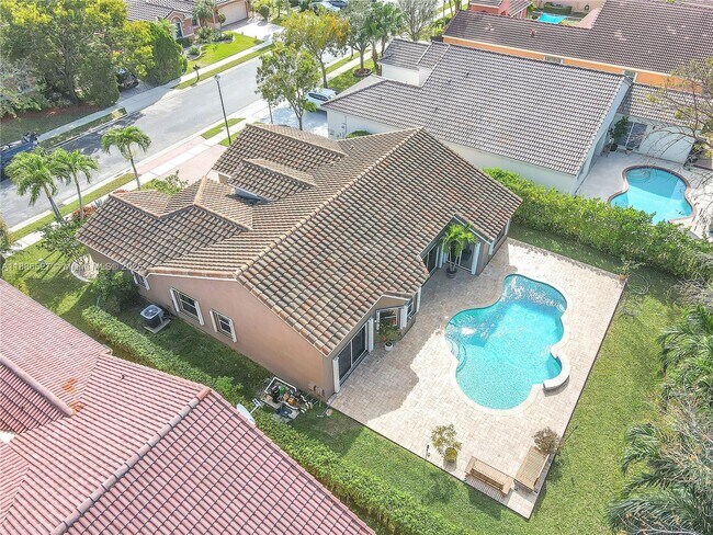 Building Photo - 622 SW 200th Terrace