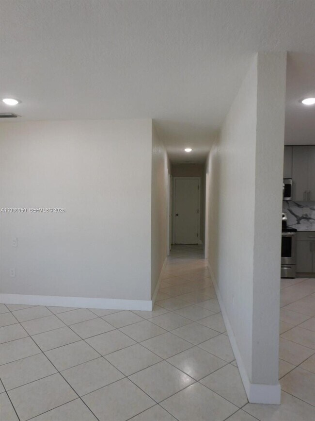 Building Photo - 846 W 31st St