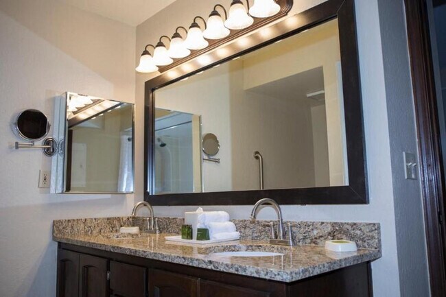 Building Photo - 6302 E Camelback Rd