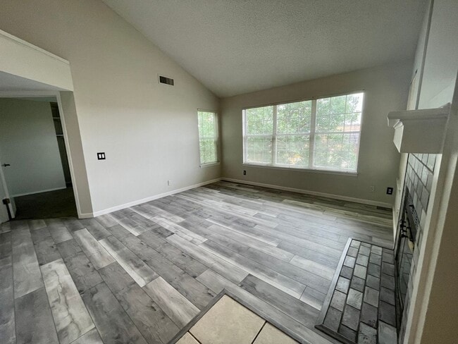 Building Photo - $0 DEPOSIT OPTION. BRIGHT AND AIRY TWO BEDROOM OTERO RIDGE CONDO WITH LOFT!