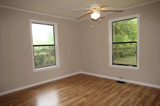 Building Photo - Available Now – 3BR/2BA Home Near HWY 90, ...