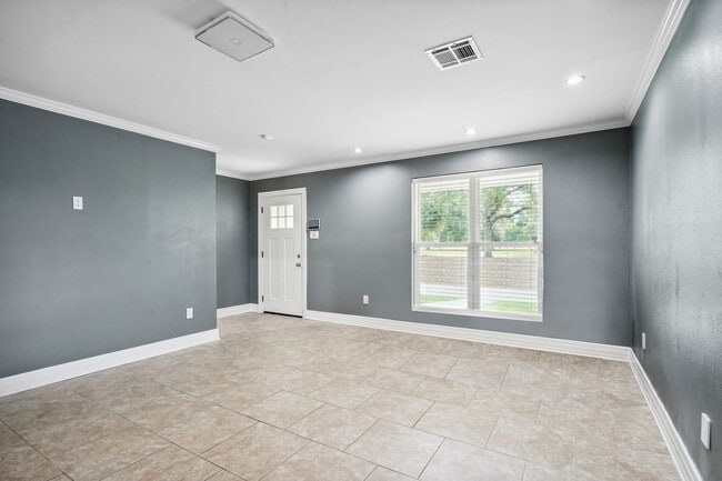 Building Photo - 6752 Fleur De Lis Dr