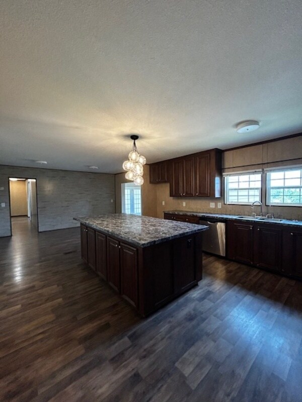 Building Photo - 216 Straightaway Ln