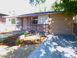 Building Photo - UNR friendly 3 Bedroom , 1 Bath close to campus