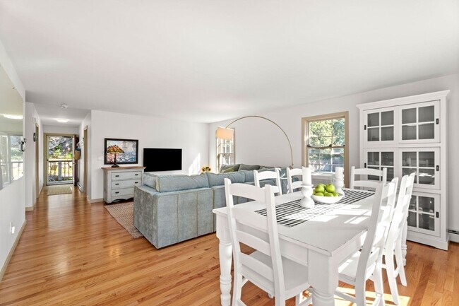 Building Photo - 28 Elm St