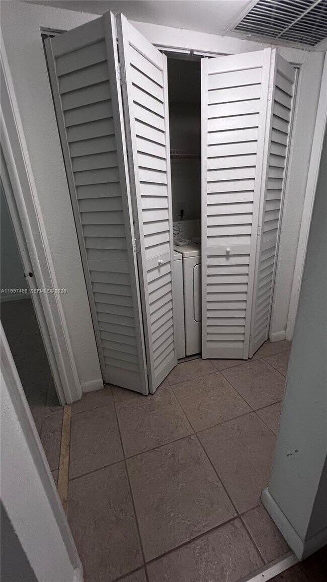 Building Photo - 8215 Lake Dr