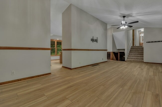 Building Photo - 9 Carlo Dr
