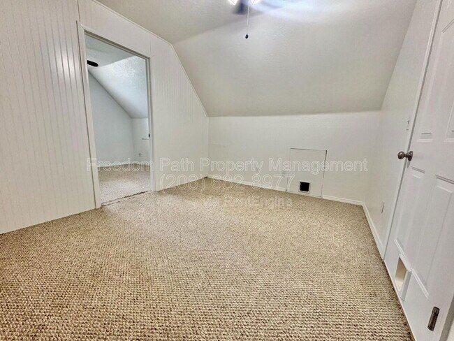 Building Photo - 1490 W Timor Ave